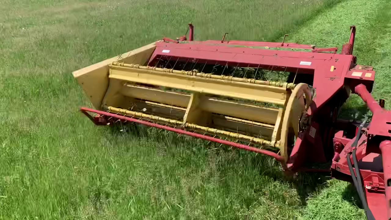 We’re back! Cutting hay with a New Holland 477 haybine