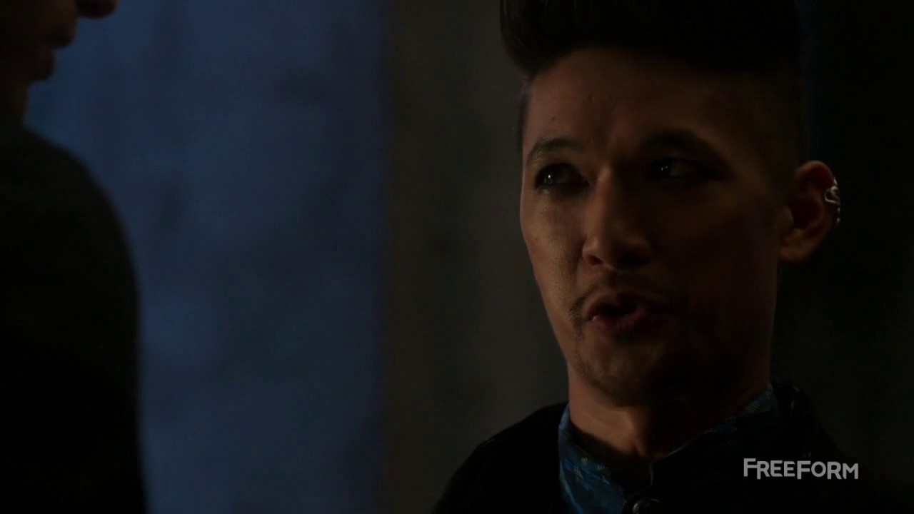 Shadowhunters 2x04 "Alec and Magnus First Date Talk" Scene Season 2 Episode 4
