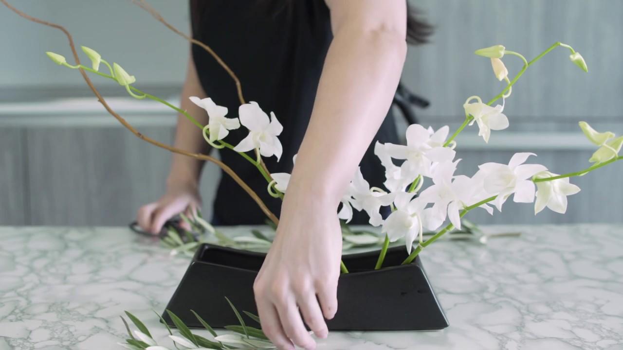 How to create an ikebana flower arrangement - October Arrangement by Banabox