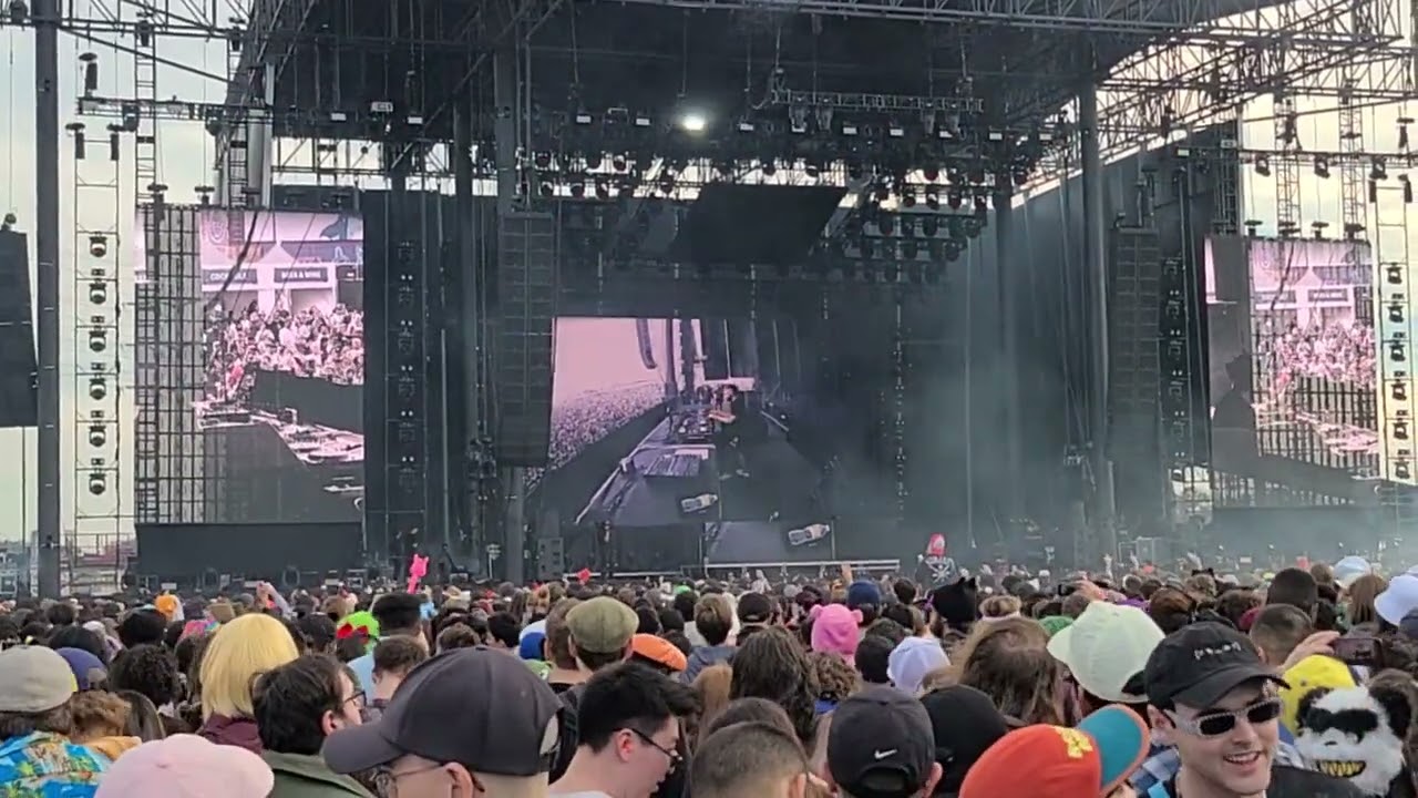 Can Skrillex slay an entire set on broken CDJs?? Obvoiusly!!! - Second Sky 2022