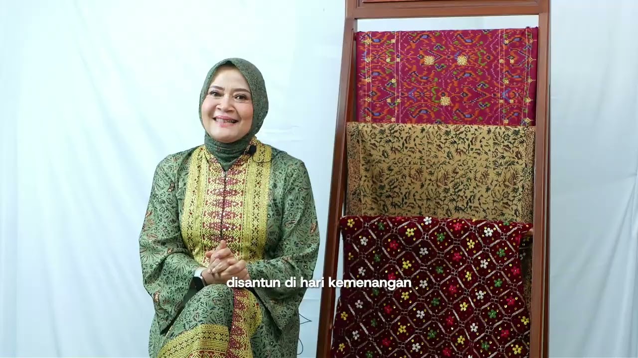 Setiap helai benang emas di tepian Sungai Musi punya cerita, dan tahun ini