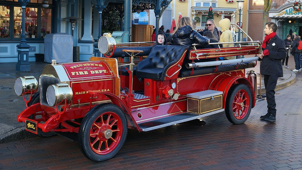 Disneyland Paris - Fire Truck Complete Ride - Christmas 2013 - HD Video