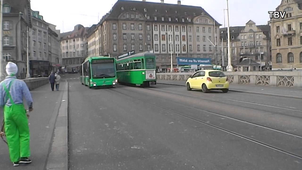 Basler Tram und Busse im Fasnachtsrausch