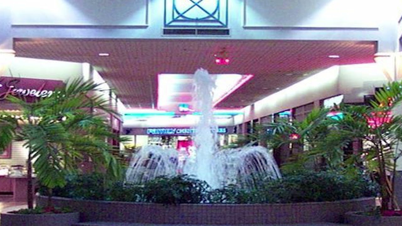 Mall Madness (Mallsoft - Synthwave - Chillwave Mix)