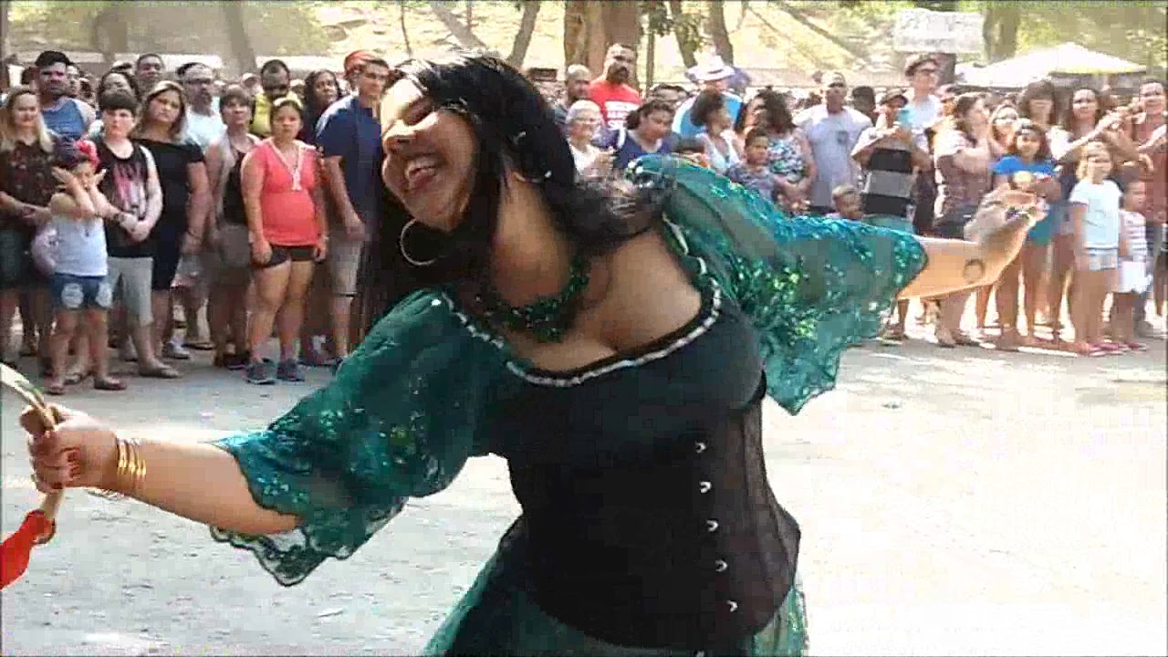 KALE IACA _ DANÇA CIGANA COM PANDEIRO