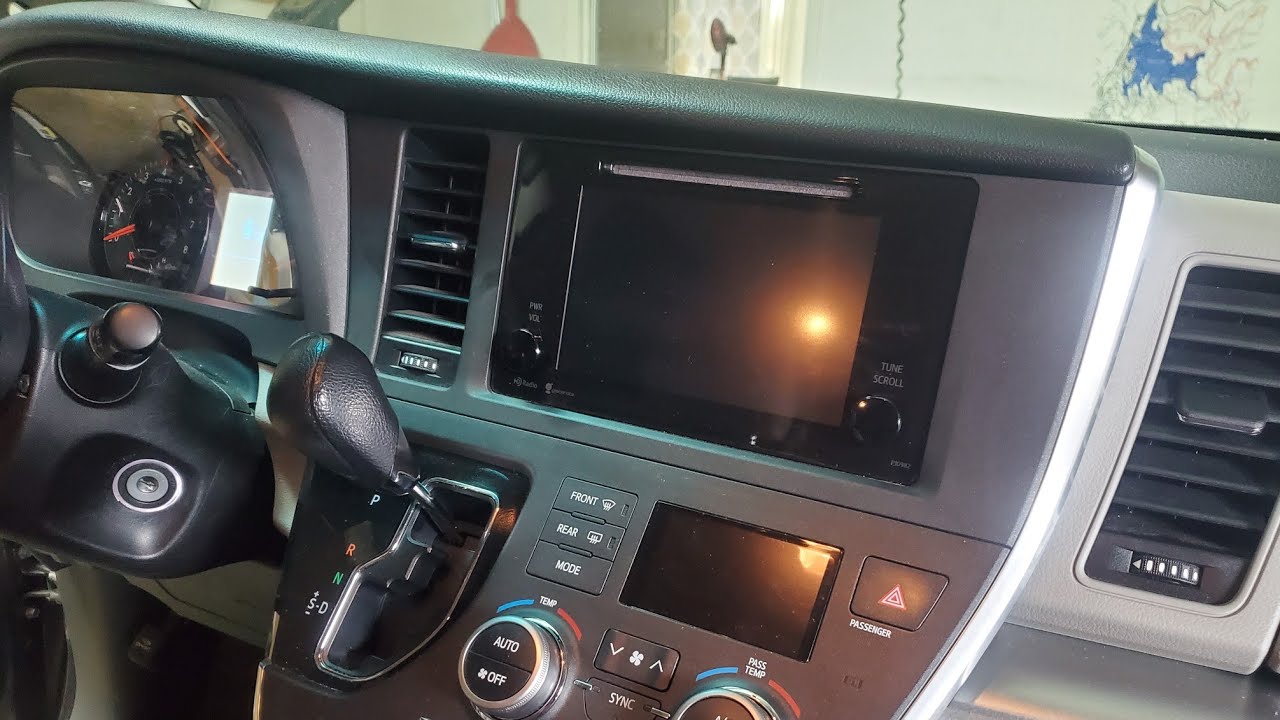 Как снять радио с Toyota Sienna 2015 года выпуска
