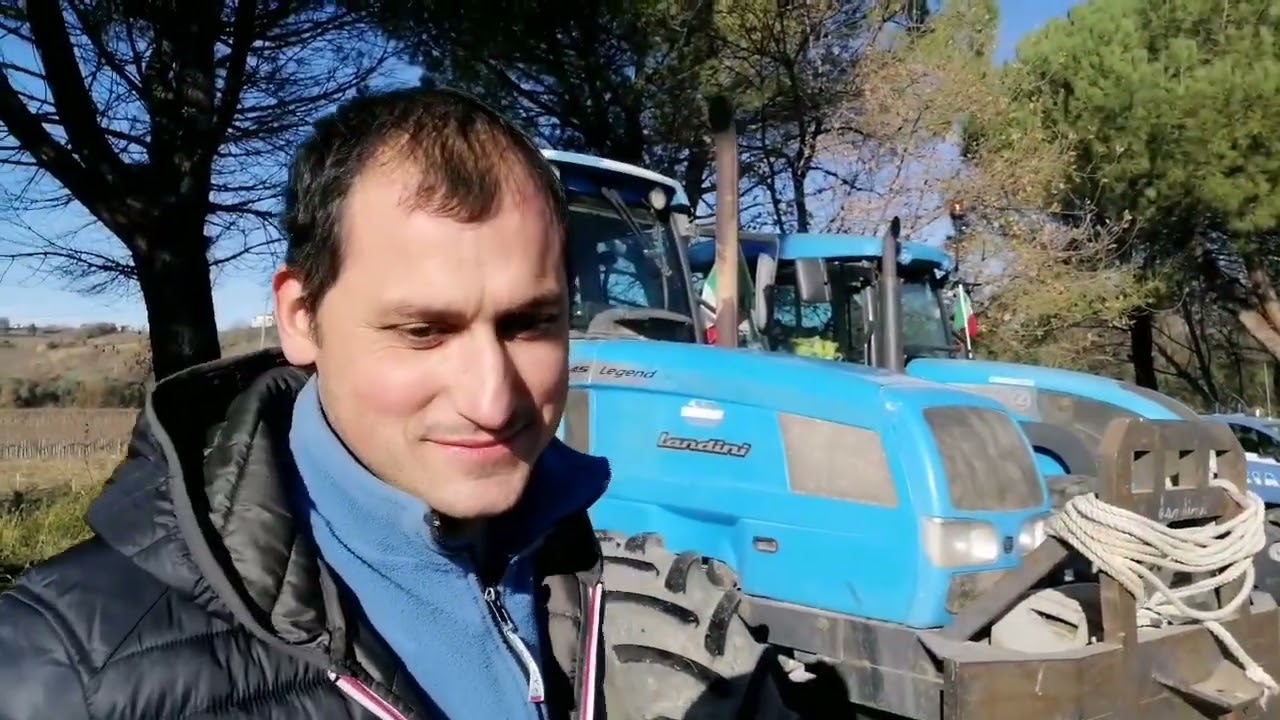 Agricoltori protestano a Vasto: 