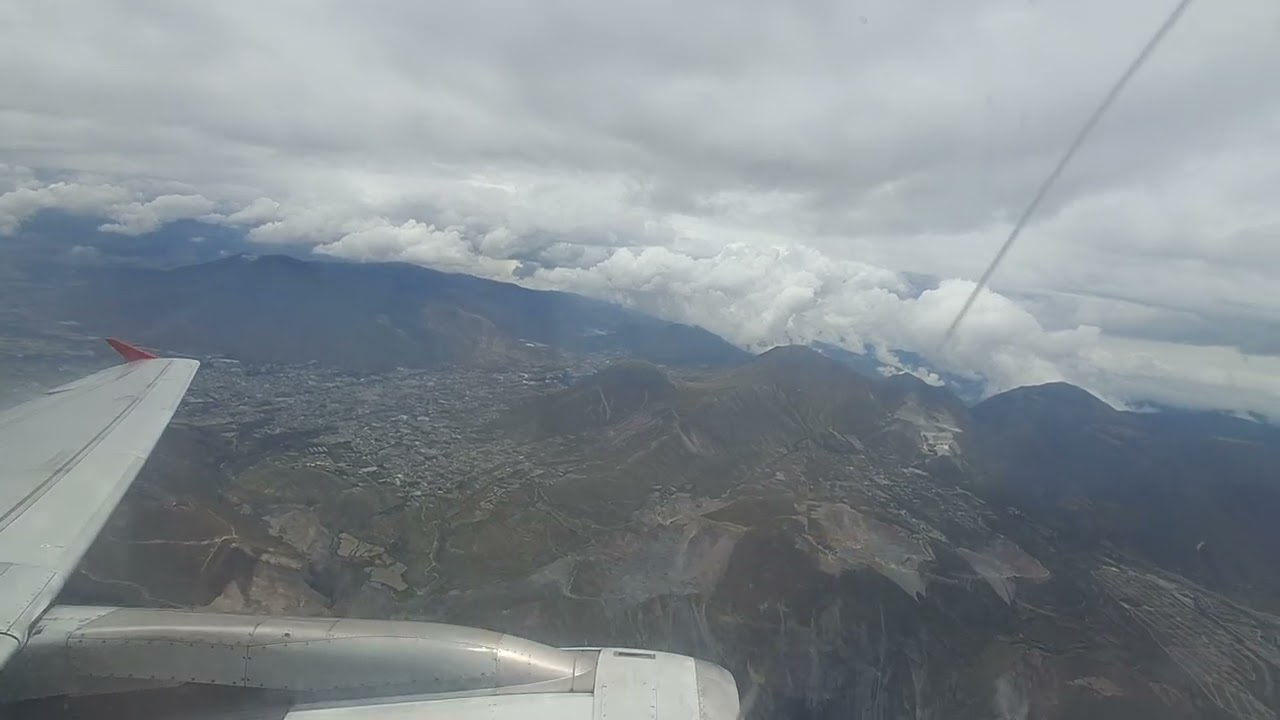 Take Off from Quito (Ecuador 🇪🇨) on a LATAM Airlines Airbus A319-100 aircraft