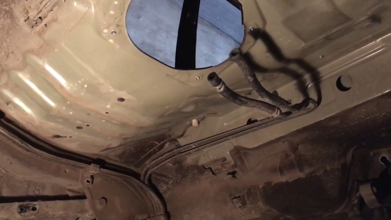 EUNOS 100. Повреждения после аварии. Днище.