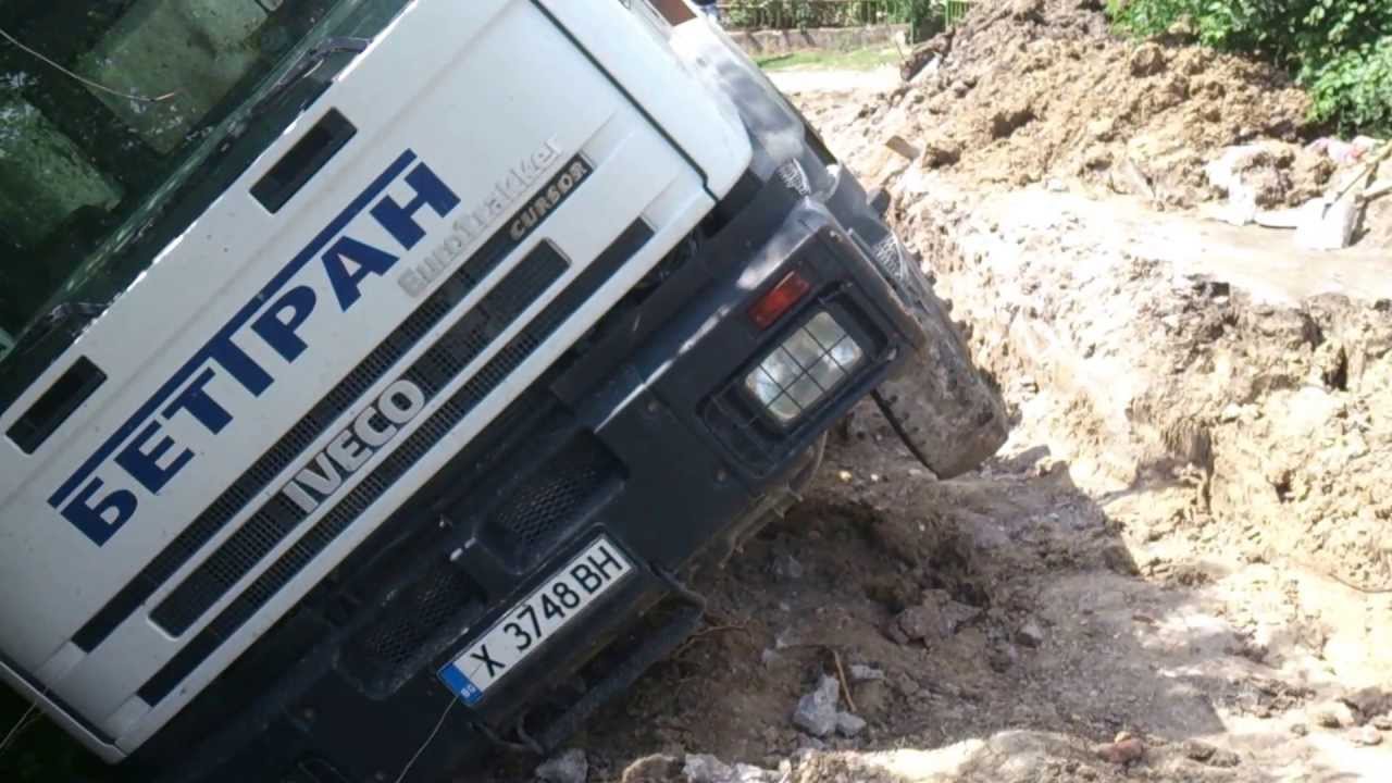Пътна помощ ЧАГИ Хасково изправя бетоновоз (45 тона общо тегло) на Кенана