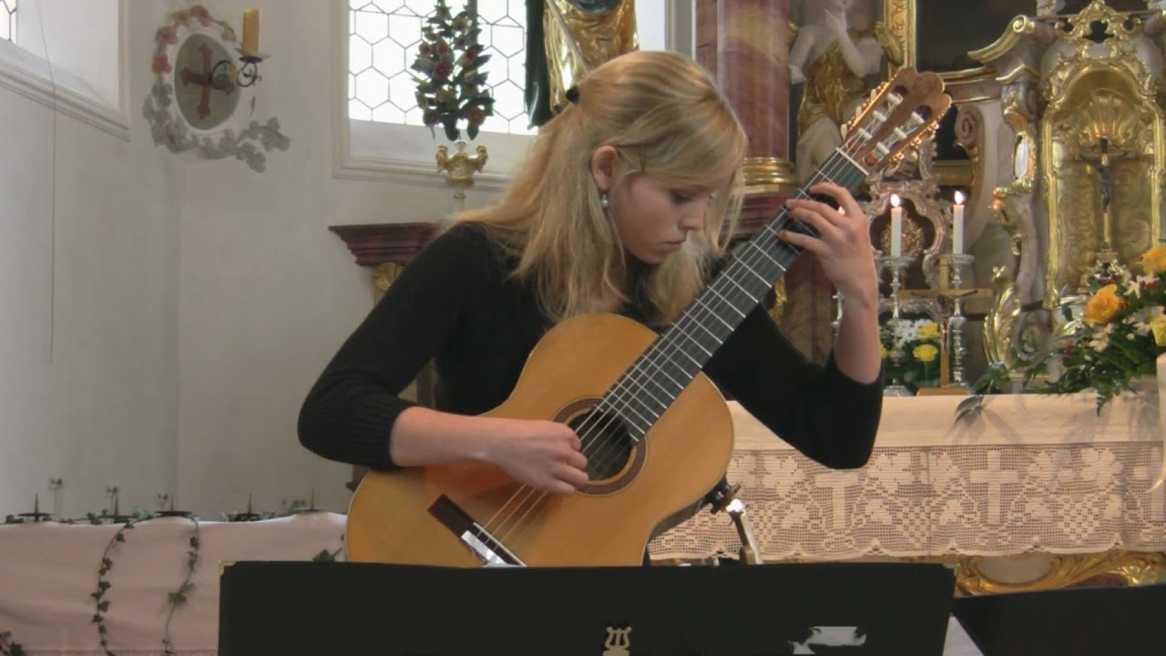 Jessica Kaiser (16) interprets Rondo brillante op.