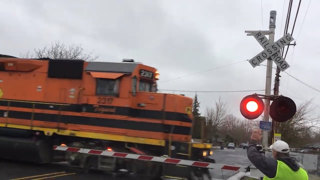 Freight Train 🚂 crossing 26th @ Baseline
