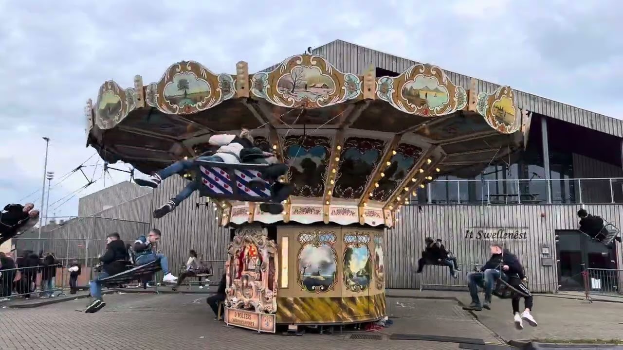 Zweefmolen - D. Wolters - 2024