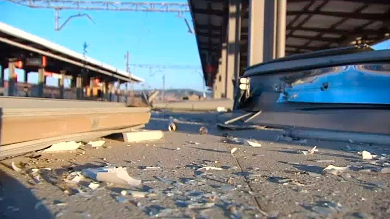 La estación del Parque Warner, destrozada por los vándalos un año después de su cierre