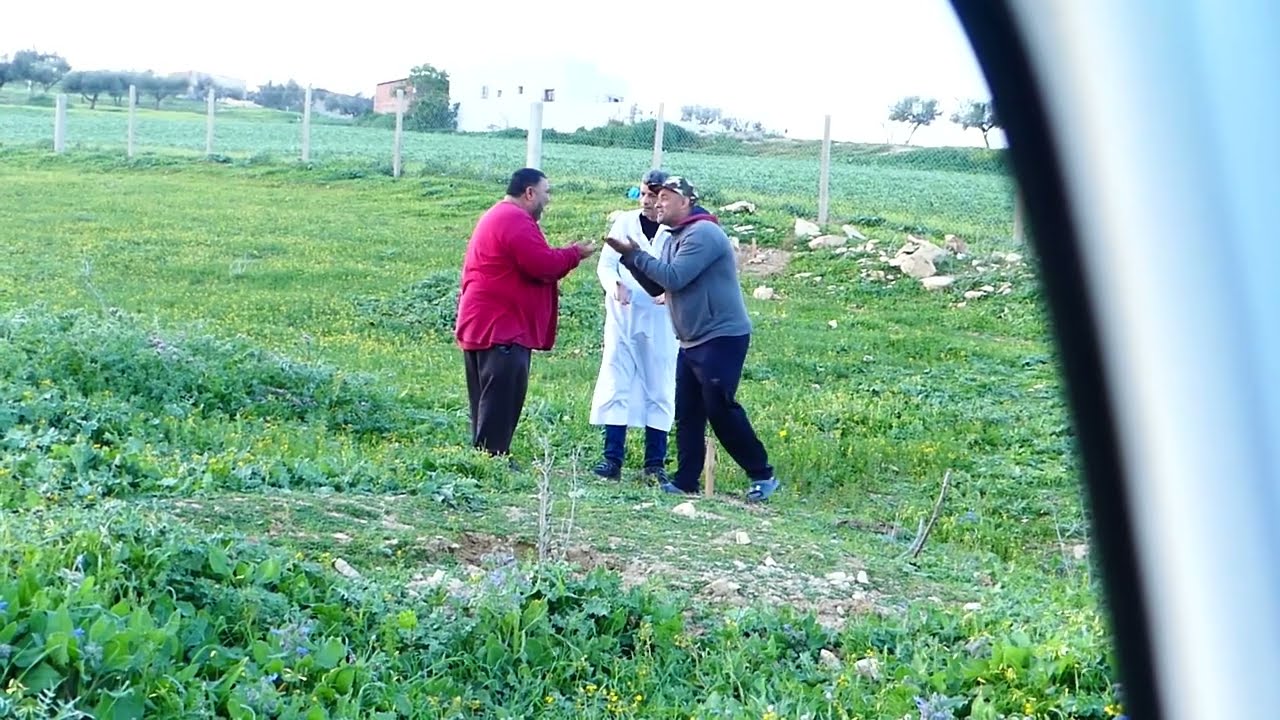 كاميرا خفية شبعة ضحك ، تحب تخدم تلقى صاحبك يحصلك في مشكلة 