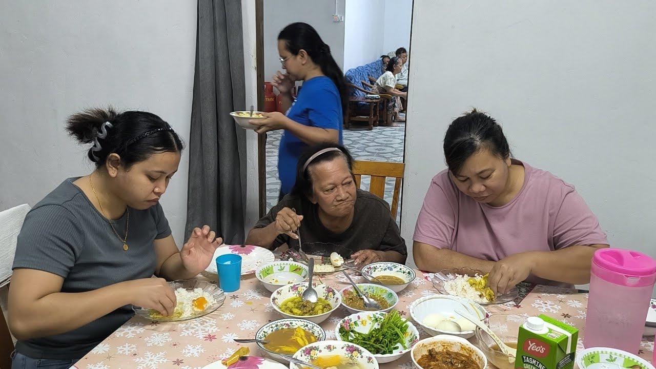 Ngecat Ruai Nyau Baka Balai Kenu Bala//Alu Besumai Makai Gau Bala Kazen