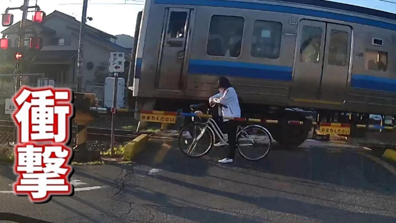 岡山の自転車運転　踏切内にひとが・・・