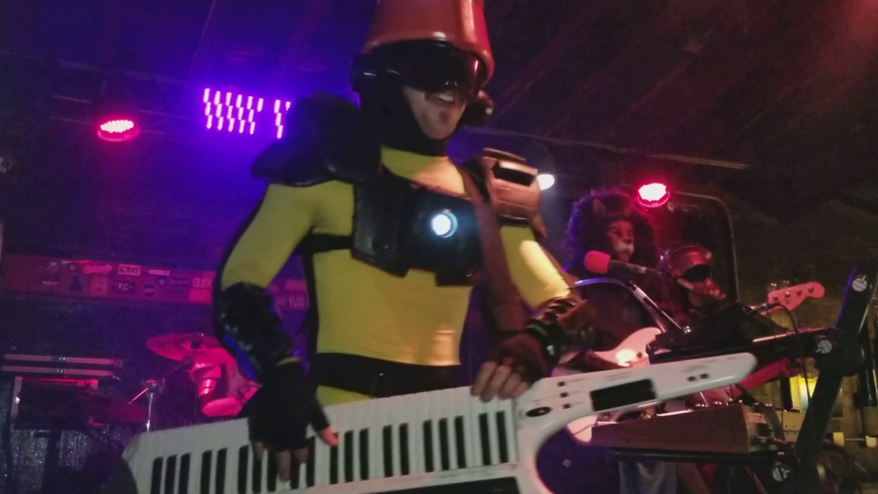 Tupperware remix party live - food bar