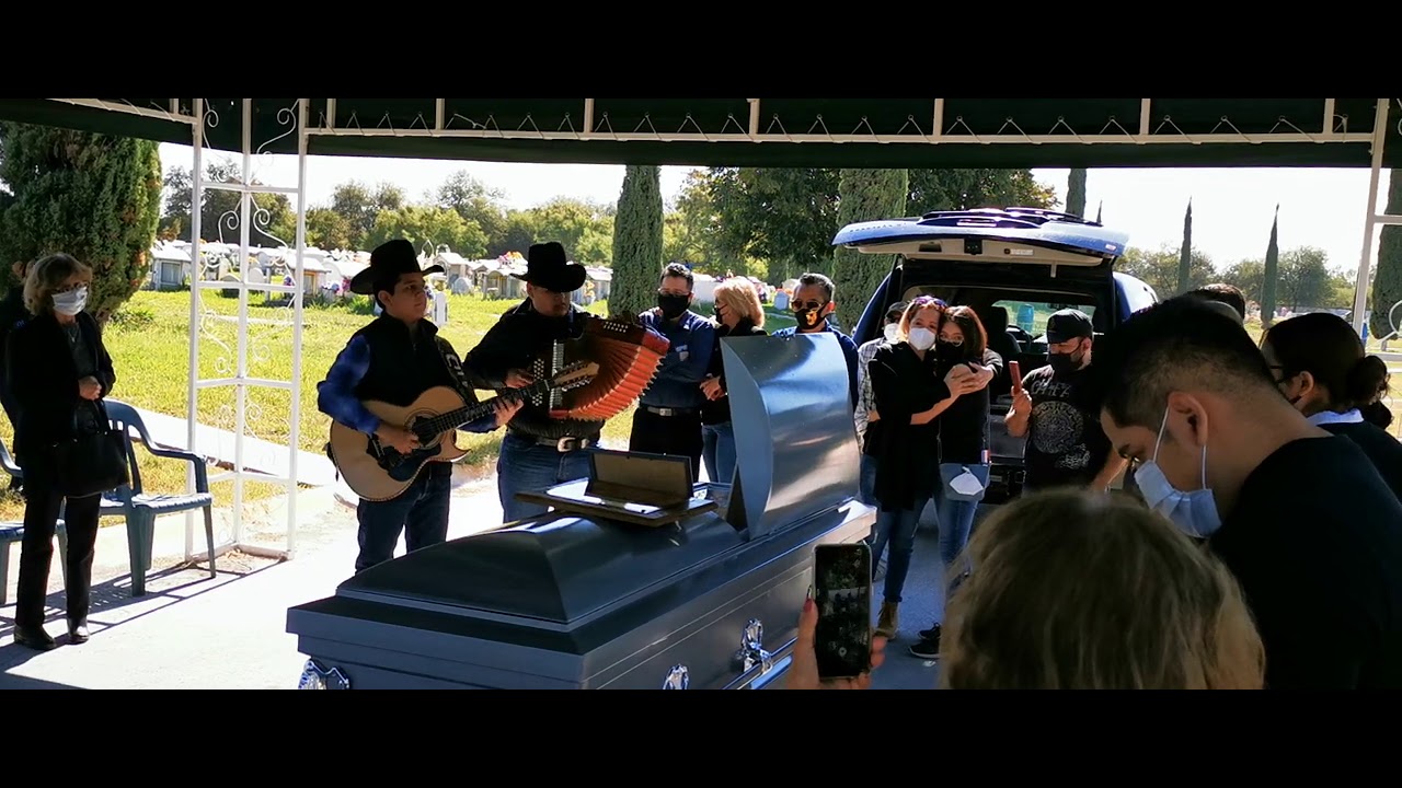 Despidiendo a Don Juan torres del los Tremendos Gavilanes la chiva colgada.... Q.E.P.D