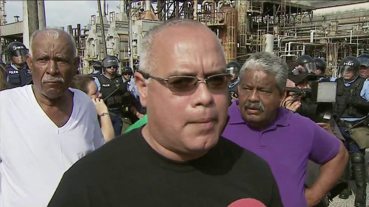 Se caldean los &aacute;nimos entre polic&iacute;as y manifestantes en Pe&ntilde;uelas