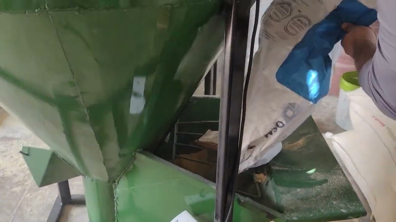 criatório Barreto,Mistura de ração com o misturador,