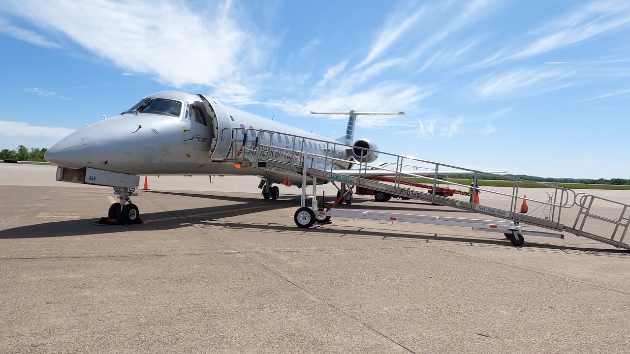 American Eagle 5900 Huntington WV to Charlotte Embraer E145