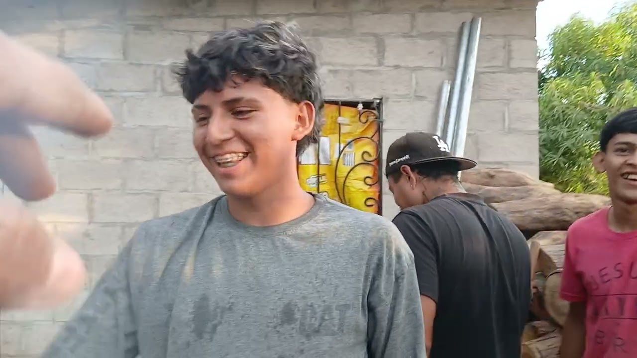 EL ALBAÑIL ESTABA MUY NERVIOSO 😱😱 . GEMELO CASI SE DESCALLA 😅😅