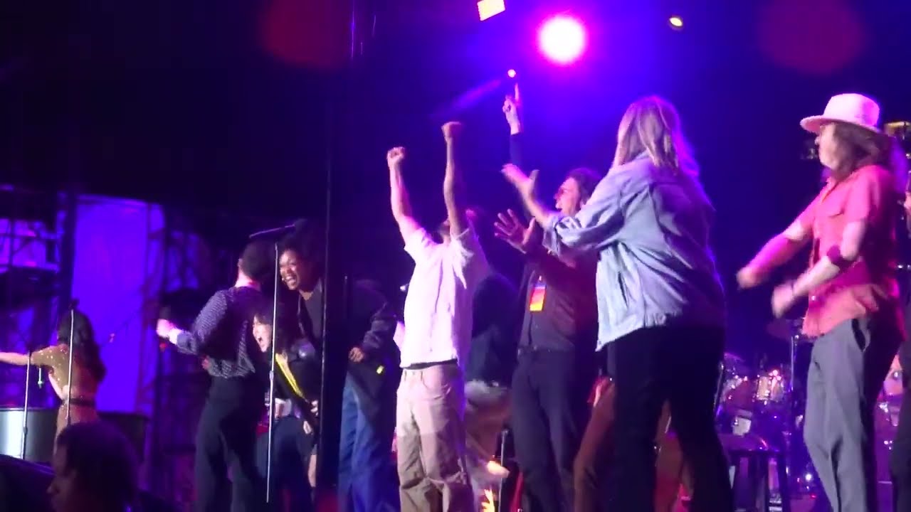 Darren Criss & Everyone - Defying Gravity (Wicked) (Elsie Fest 2024)