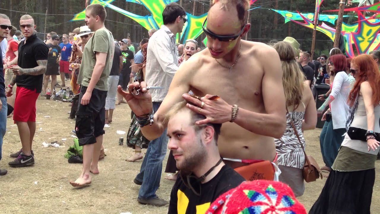 Psychedelic Circus 2012 Mainfloor Friseur vor Ort