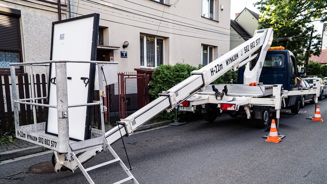 Panele fotowoltaiczne - usprawnienie montażu z podnośnika koszowego | EHC Karol Zagajewski