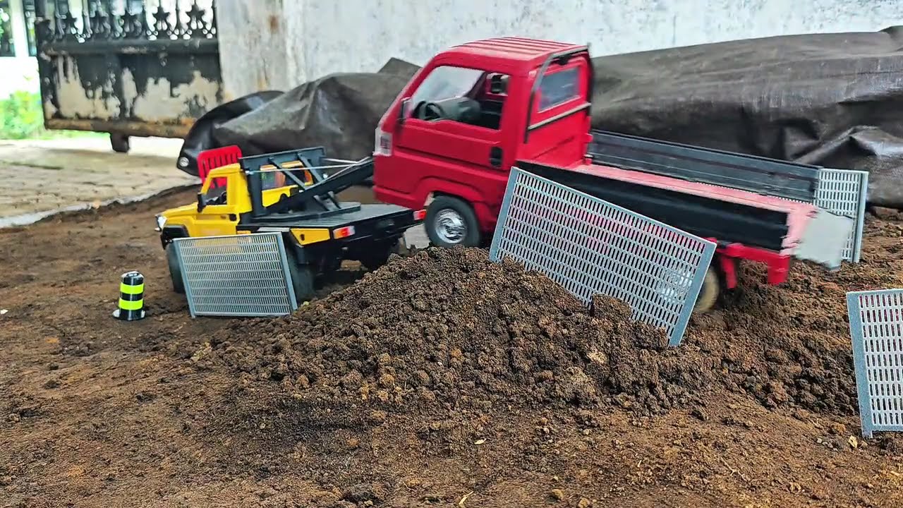 1/12 Scale Truck Recovery: Land Cruiser MN82 Pulls Stuck WPL Carry 4x4!
