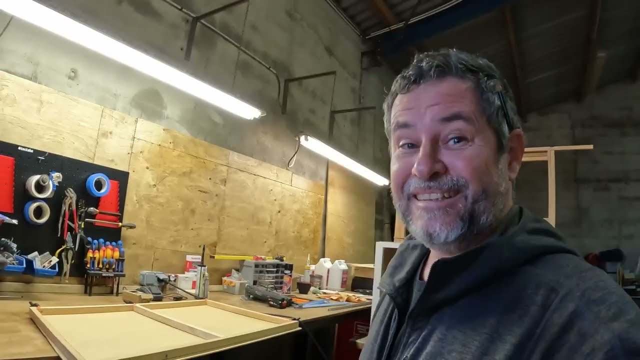 E42 - Isolation et finitions: l'AMBULANCE se transforme #diy #renovation #vanaménagé
