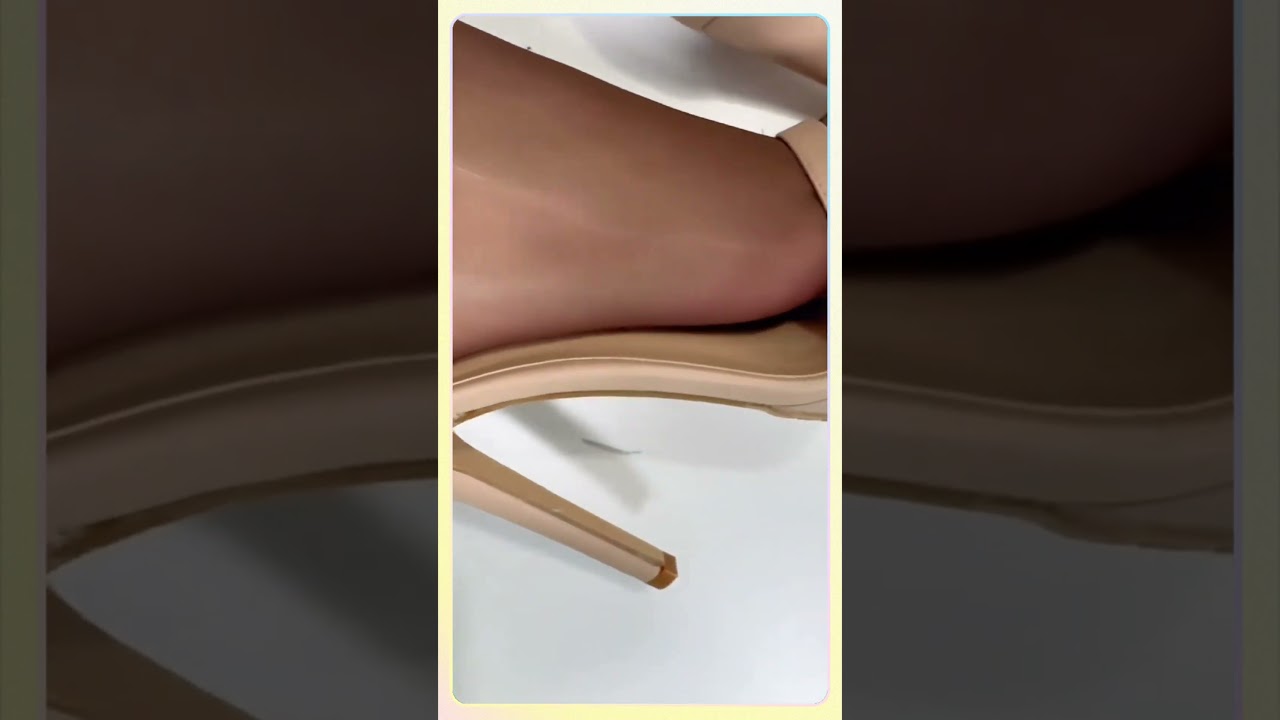 Coffee-colored pantyhose 