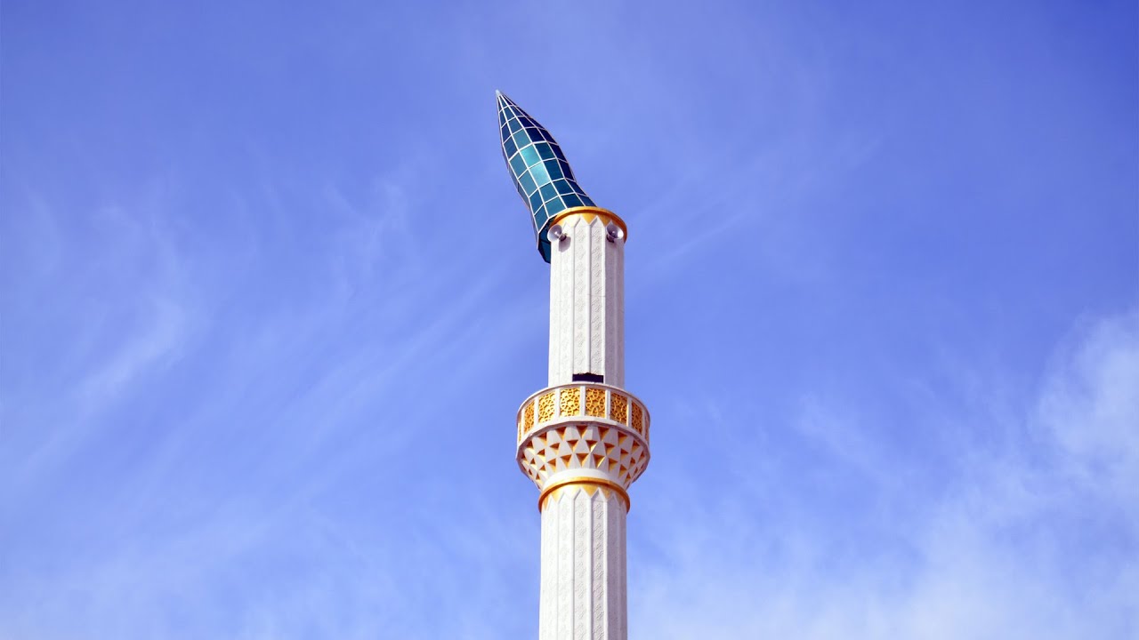 Şiddetli rüzgar minarenin külahını söktü