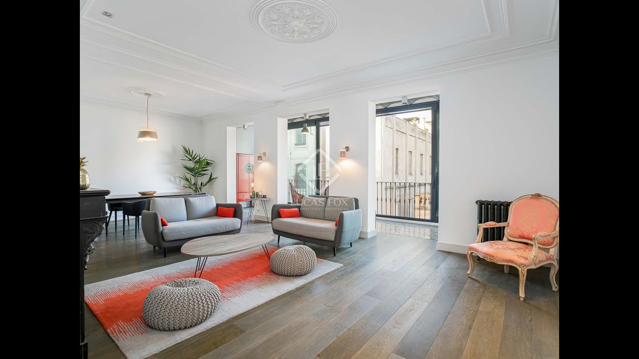 Bright 180 m&sup2; renovated apartment with period features, located in El Born