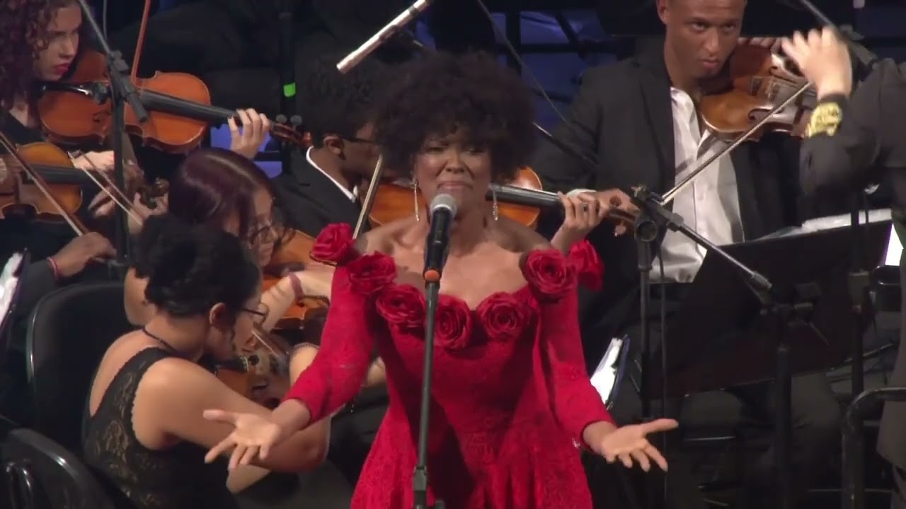 OSJC e Isabel Fillardis - Maria, Maria (Milton Nascimento e Fernando Brant)