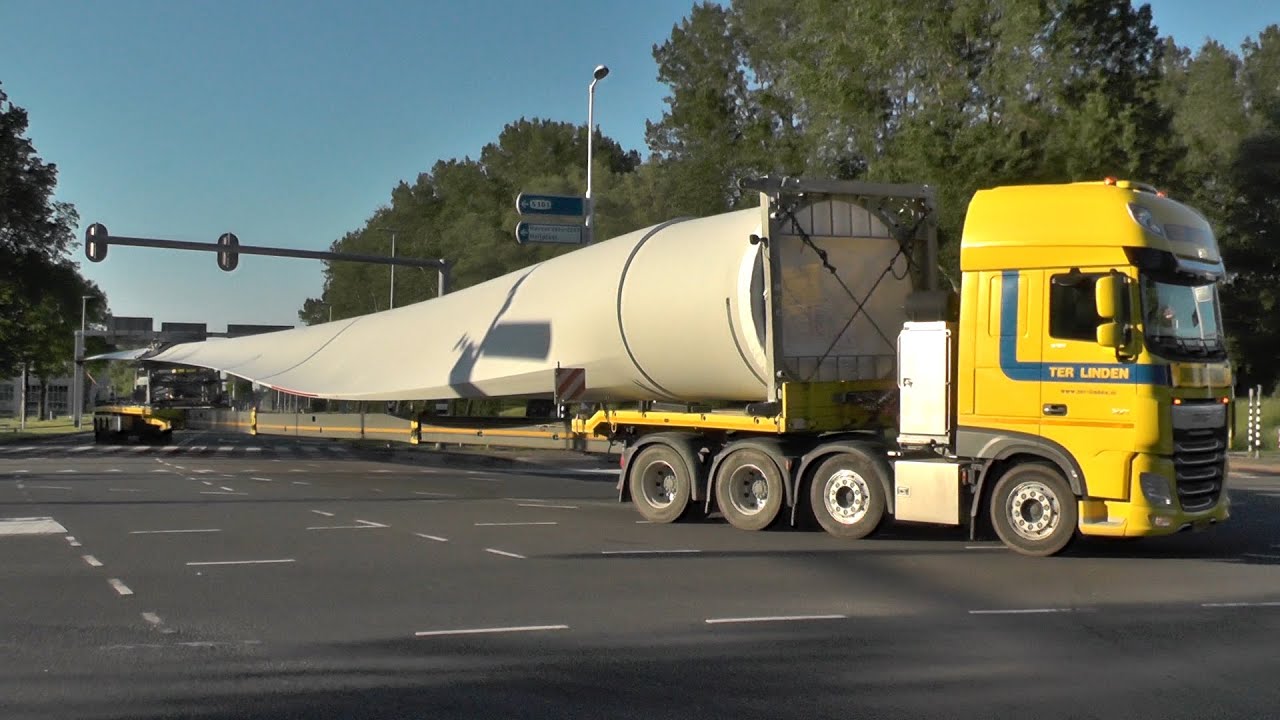 CONVOI EXCEPTIONNEL with 3 wind turbine rotor blades through the Port of Rotterdam!