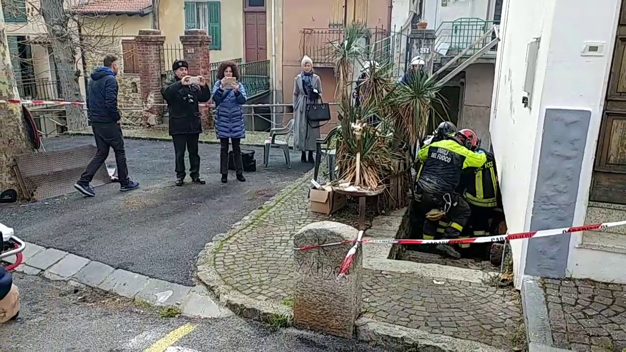 Il salvataggio dei vigili del fuoco e soccorritori