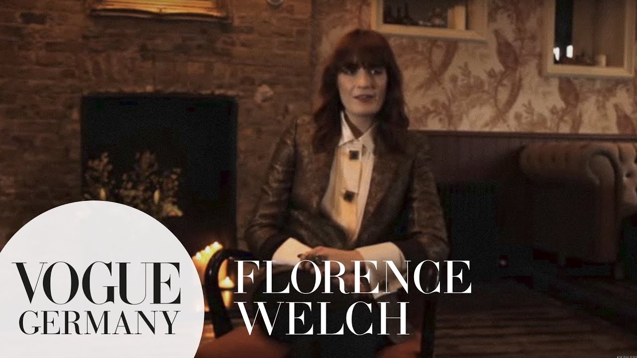 Florence Welch backstage über ihren Look | bts fashion interviews | VOGUE Interview