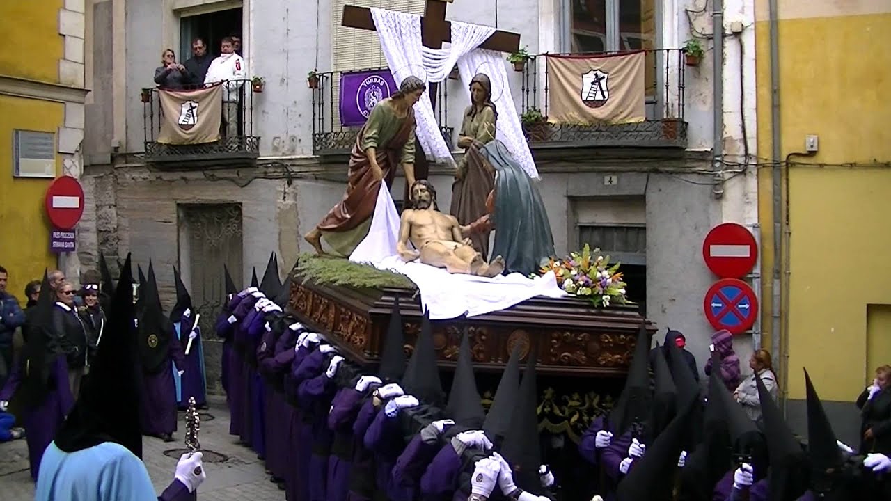 Viernes Santo - Cristo descendido (Salida del Peso) - Semana Santa de Cuenca 2012