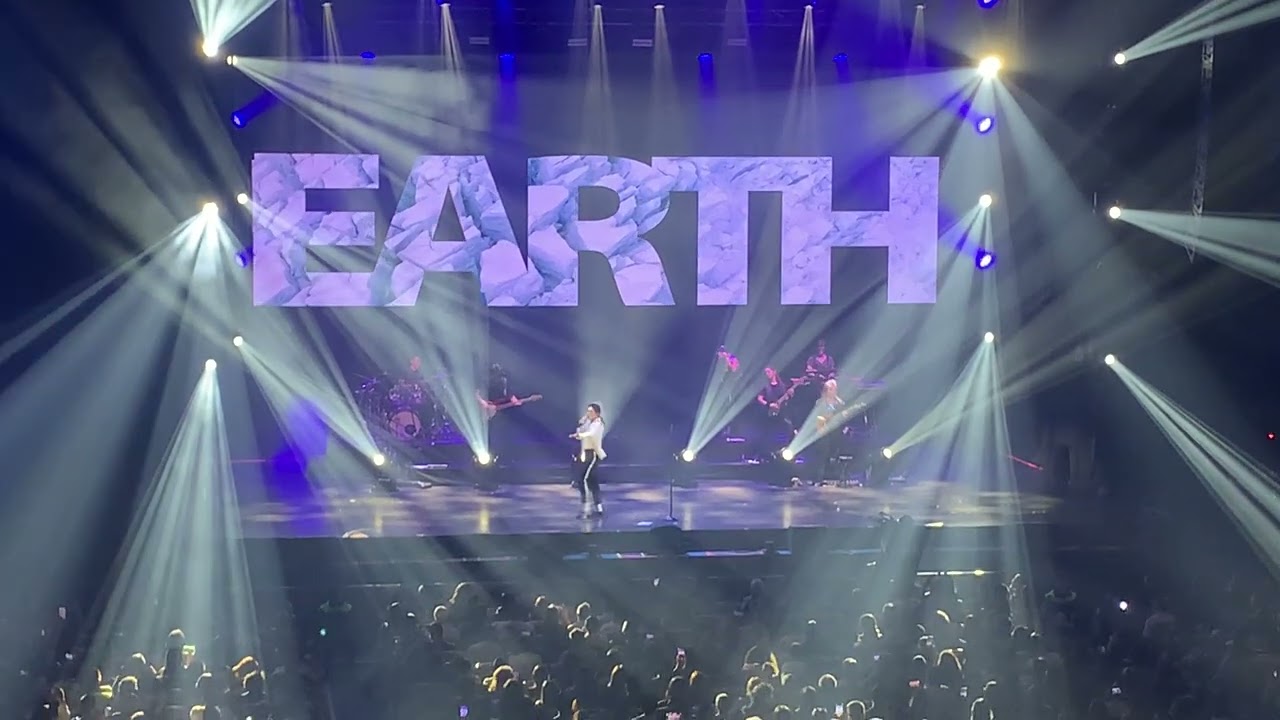 Lenny Jay en Gran Arena Monticello de Chile: Earth Song - This is Michael - HD HQ