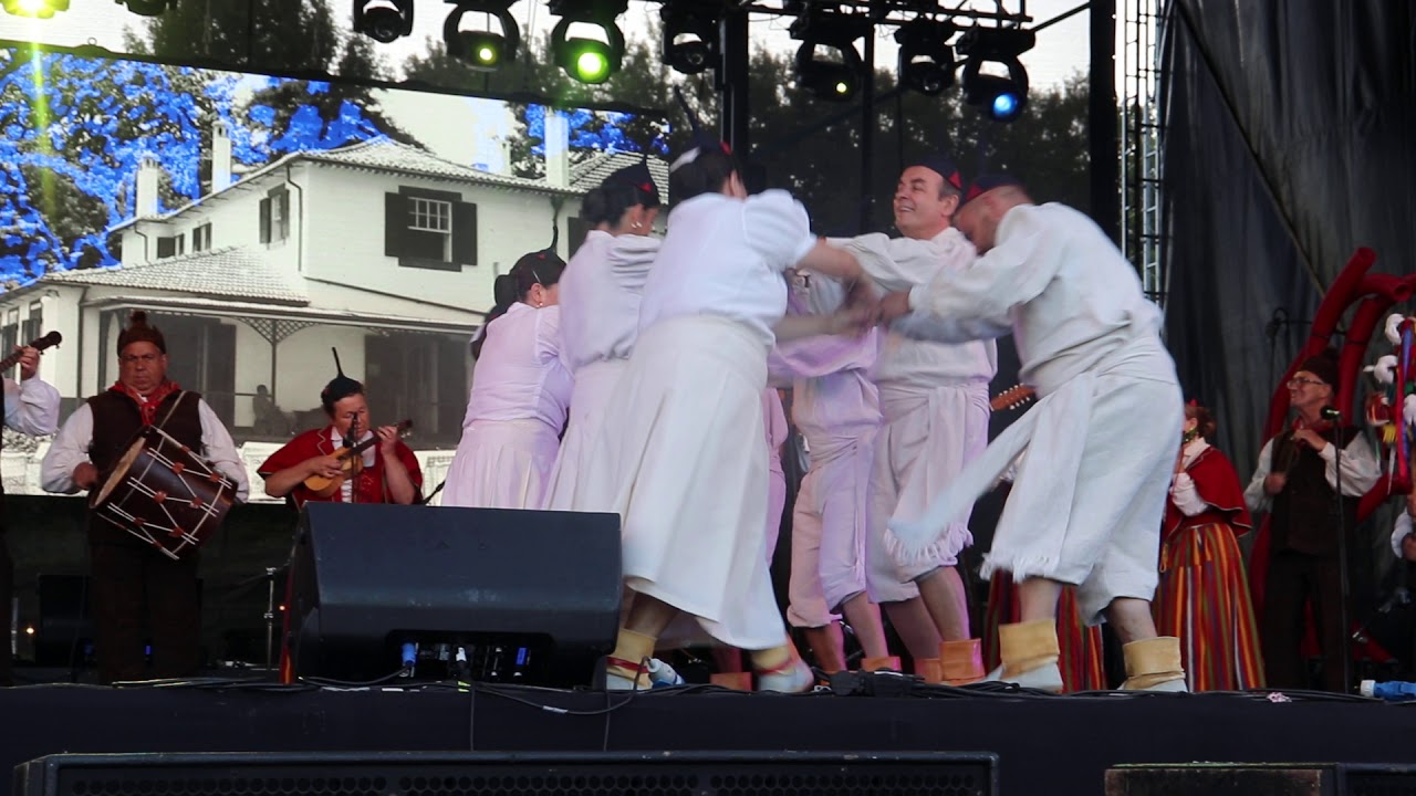 Introdução + Baile do Brinco D'oito - Grupo Folclórico da Casa do Povo da Camacha