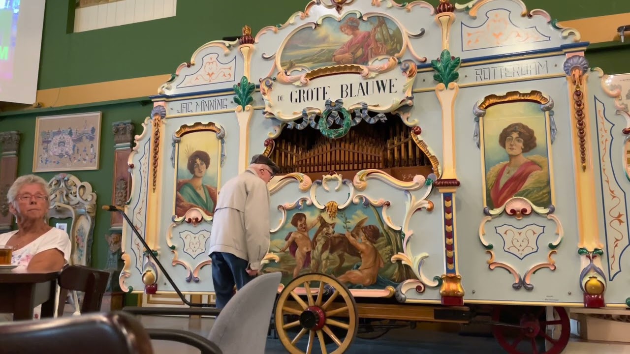 Draaiorgel De Grote Blauwe Django Wagner medley & Onder een brug van Parijs