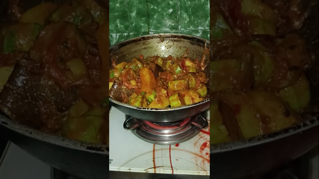 কচি পটল আলু দিয়ে পাতলা ঝোল বড় বড় বরিও  দেয়াআছে🌿🌸🌿🌸🌿🌸🌿🌸🌿🌸🌻🌻🌻🌻