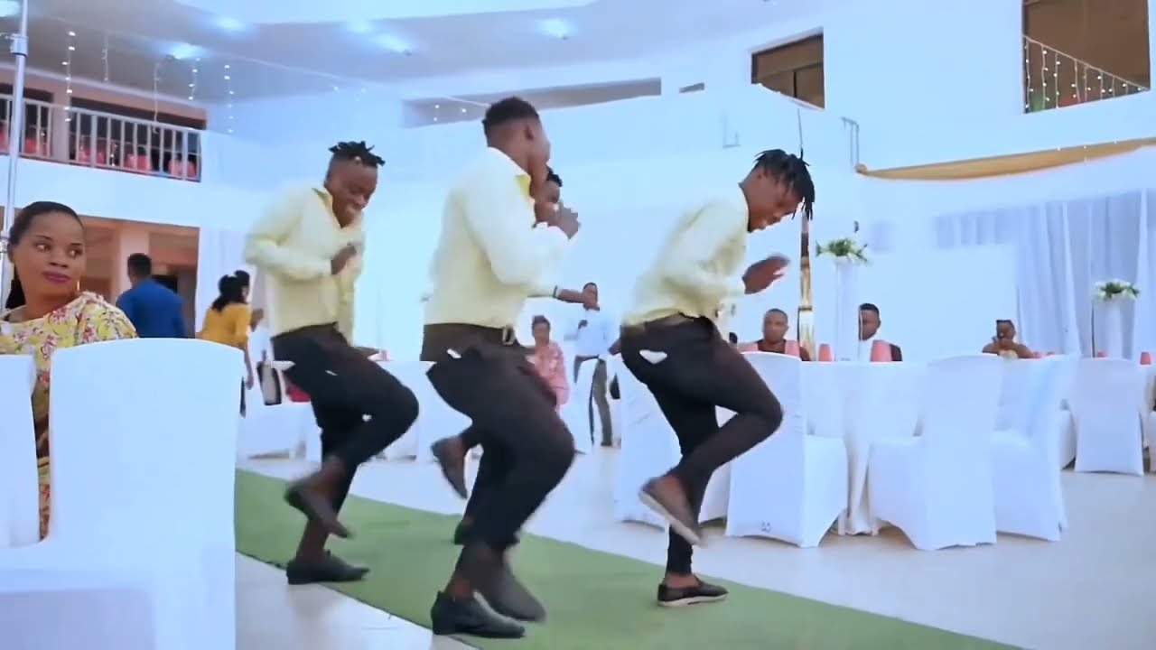 Gabriel AKAMBU Hello Dance Performance(Clip Visualized)
