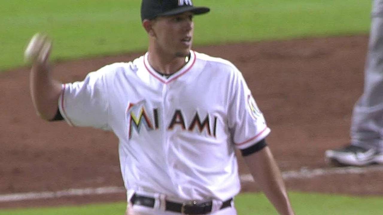 Fernandez shows quick reflexes to grab liner