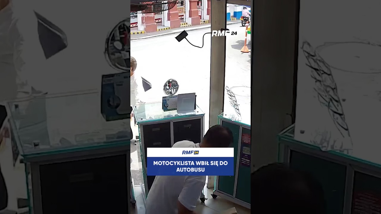 MOTOCYKLISTA WBIŁ SIĘ DO AUTOBUSU!