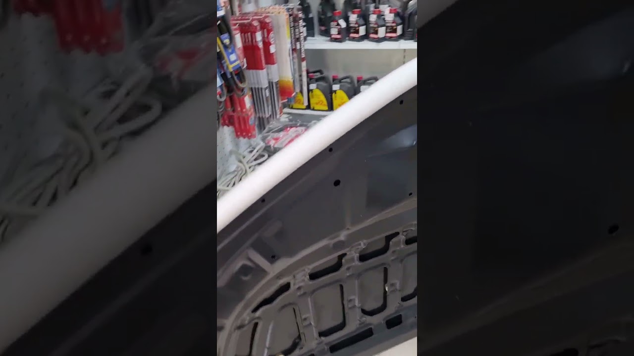 Китайский капот на Toyota Corolla