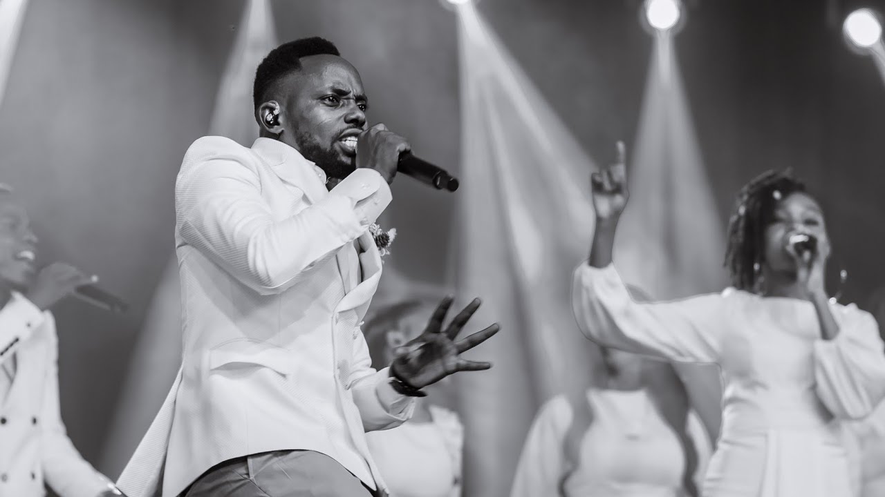 Nickson Kanyelele - Waniwazia Mema (Official Live Video)