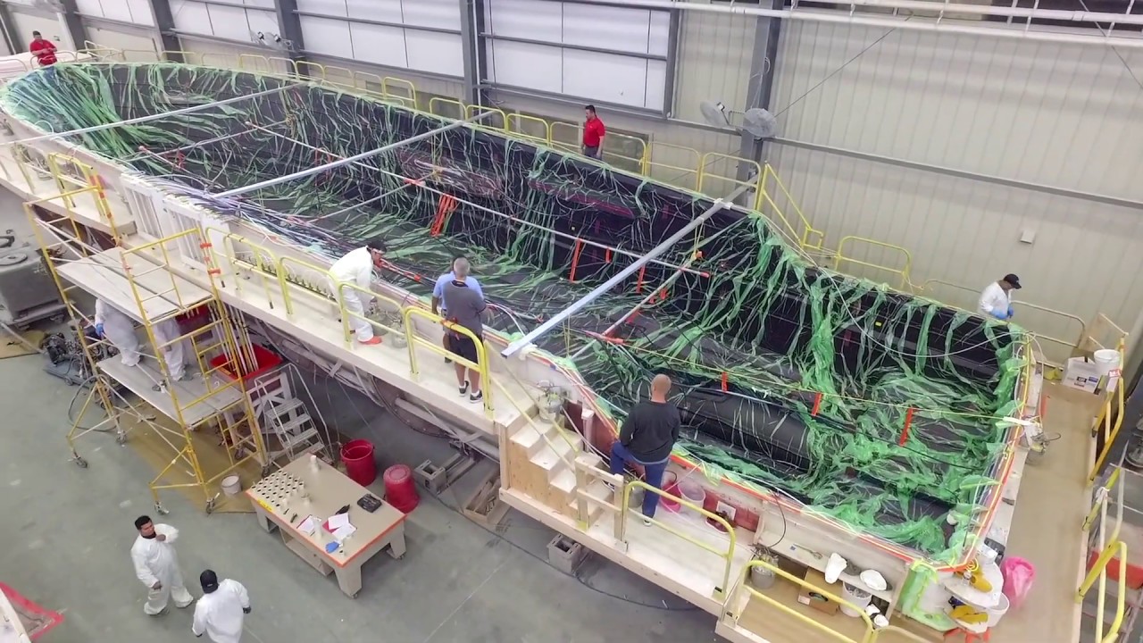 82 Viking Cockpit Motor Yacht | Resin Infusion